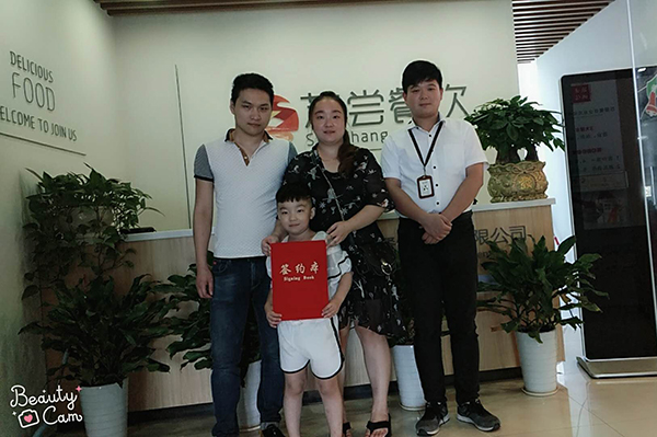 祝贺:广州杨女士成功加盟天尝里脊肉串